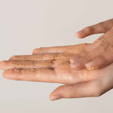 dr Hauschka Reinigingscreme  Opbrengen Textuur op hand | INDISHA