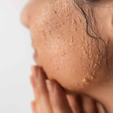 dr Hauschka Reinigingscreme Textuur op gezicht| INDISHA