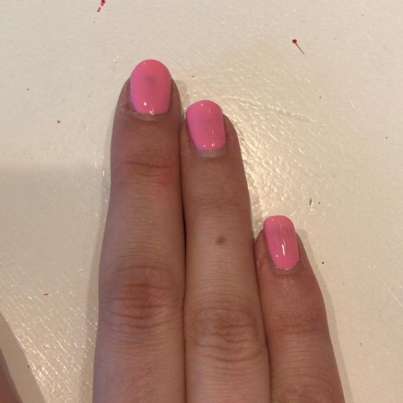 Klee-veilige-nagellak- waterbasis-peel off - 02 Austin - roze op nagels