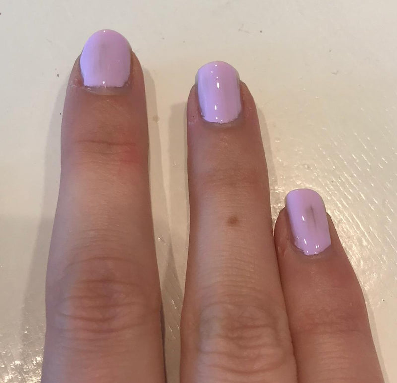 Klee-veilige-nagellak- waterbasis-peel off - 06 Concord - licht paars  op nagels