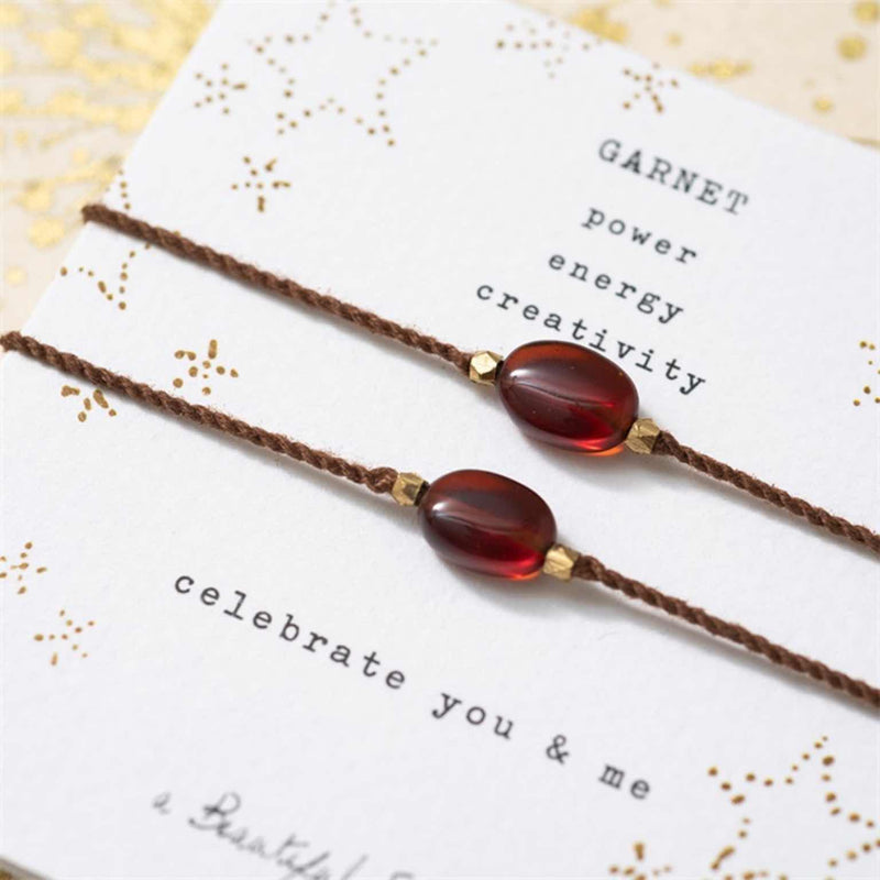 A Beautiful Story You & Me edelsteen armband kaart | Garnet | INDISHA