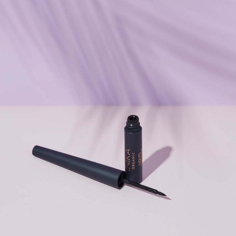 Vloeibare Eyeliner | INIKA Organic | 100% natuurlijk | Sfeerbeeld | INDISHA