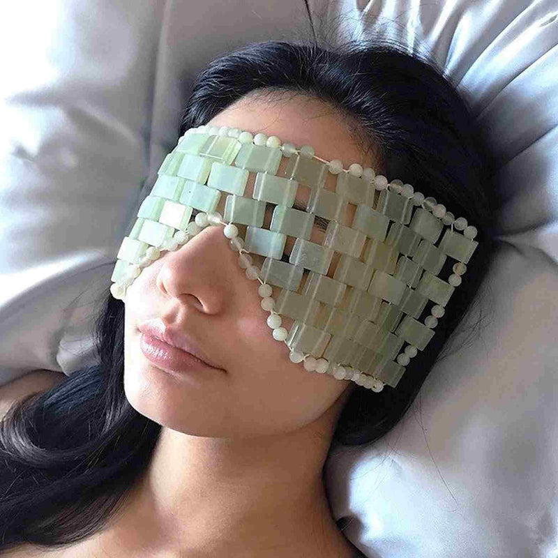 Jade oogmasker op gezicht