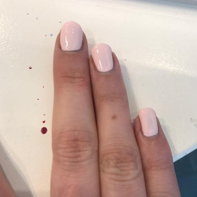 Klee-veilige-nagellak- waterbasis-peel off - 04 Sacramento - zacht roze op nagels